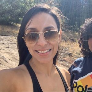 Meet your Posher, Esperanza